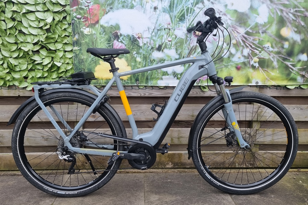 cube touring pro 625 61 cm €1595